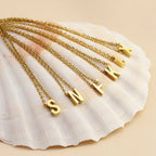 Initiale Pendant Gold side view necklaces