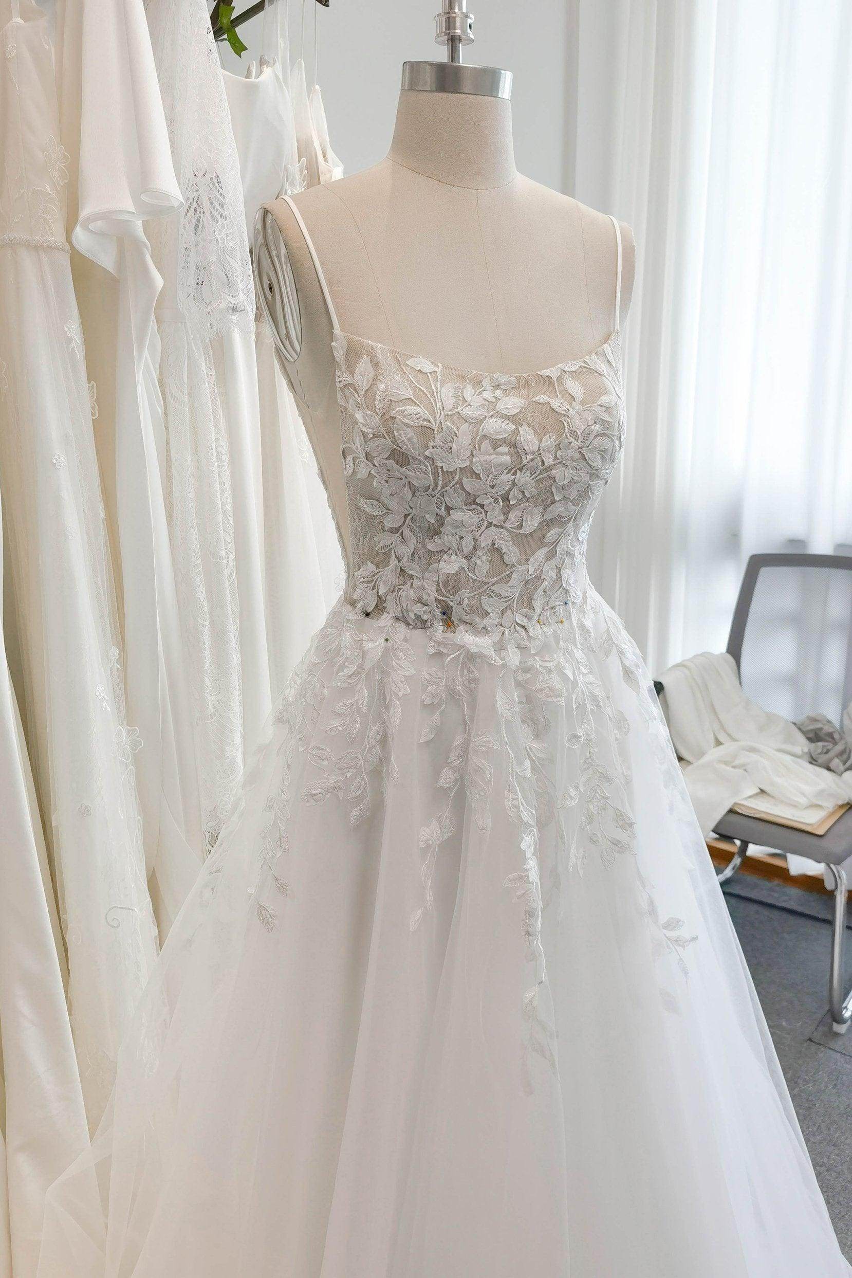 Elegant A Line Sweep Brush Train Lace Tulle Wedding Dress Wedding Dress