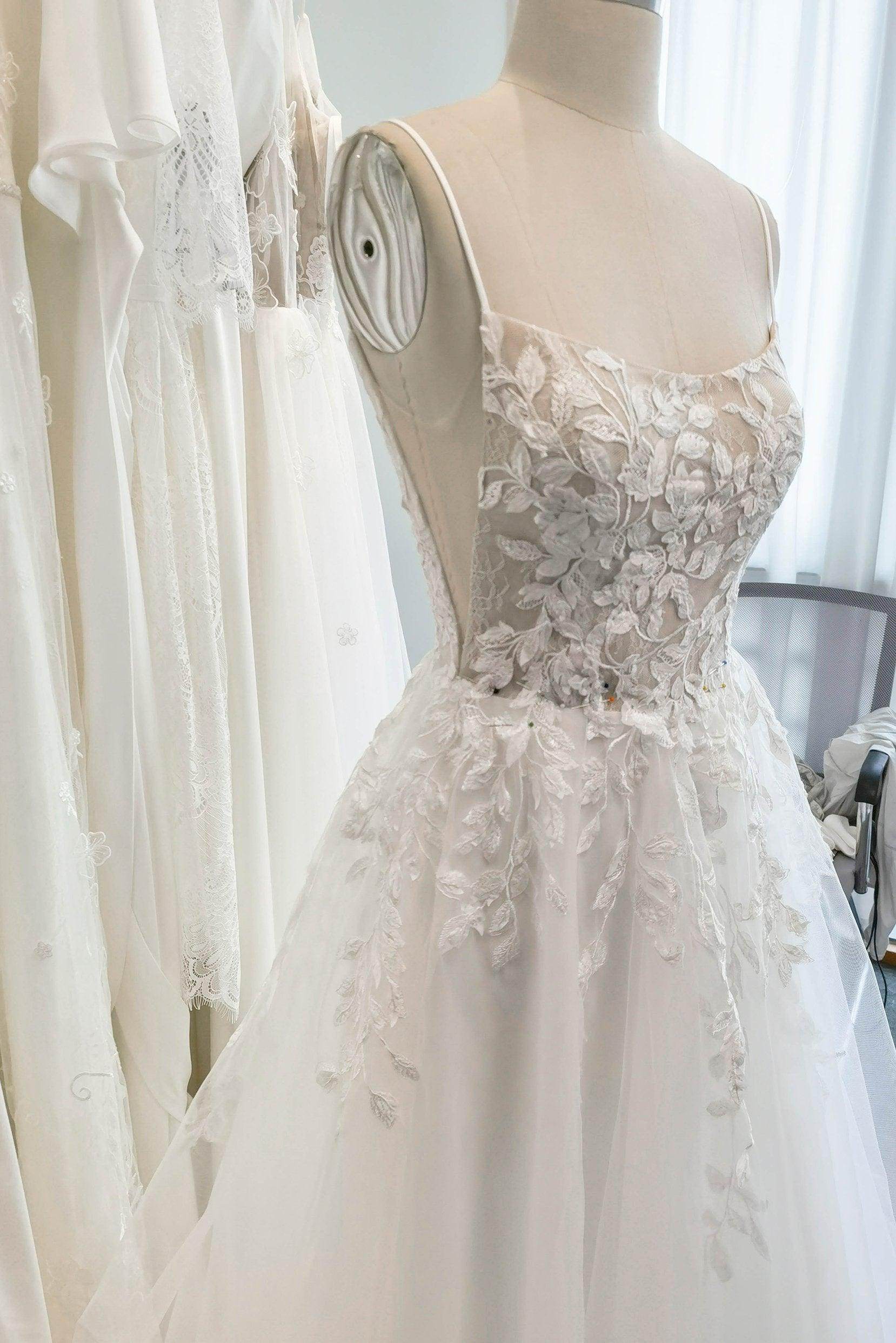 Elegant A Line Sweep Brush Train Lace Tulle Wedding Dress Wedding Dress