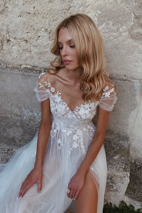Elegant A Line Sweep Brush Train Lace Tulle Wedding Dress Wedding Dress