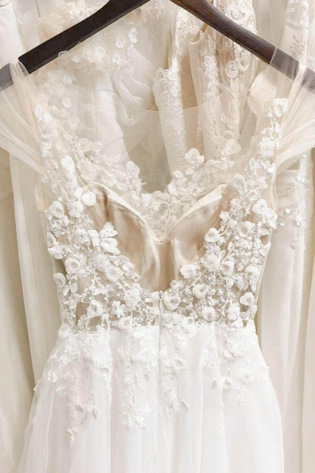 Elegant A Line Sweep Brush Train Lace Tulle Wedding Dress Wedding Dress