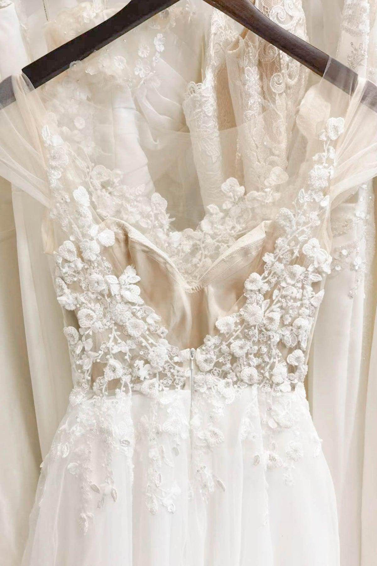 Elegant A Line Sweep Brush Train Lace Tulle Wedding Dress Wedding Dress
