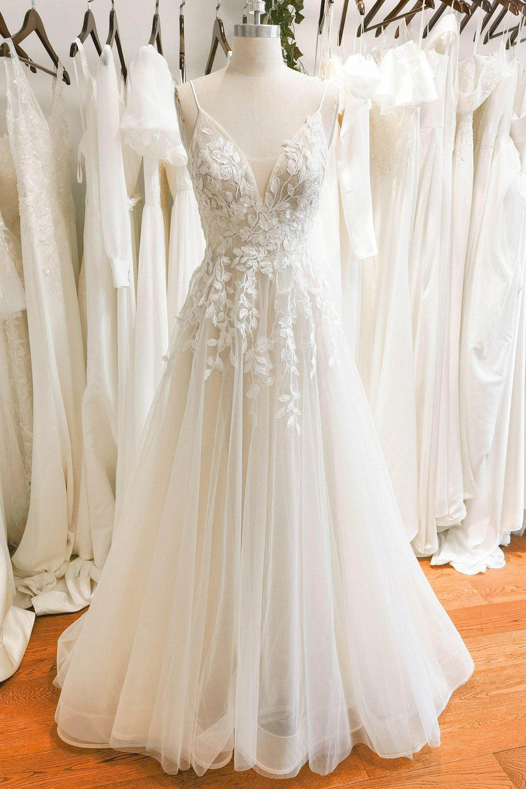 Elegant A Line Floor Length Lace Tulle Wedding Dress Wedding Dress