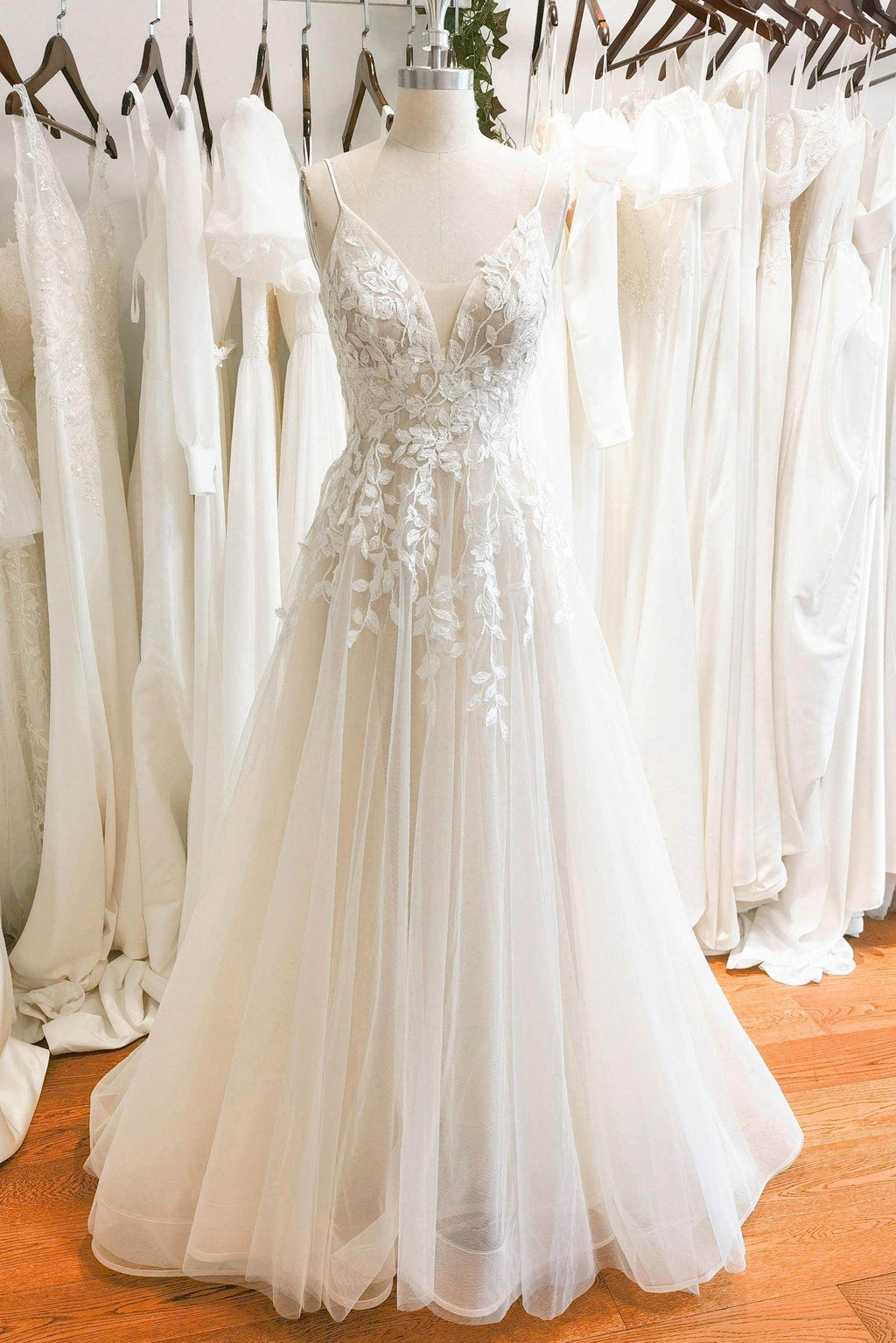 Elegant A Line Floor Length Lace Tulle Wedding Dress Wedding Dress