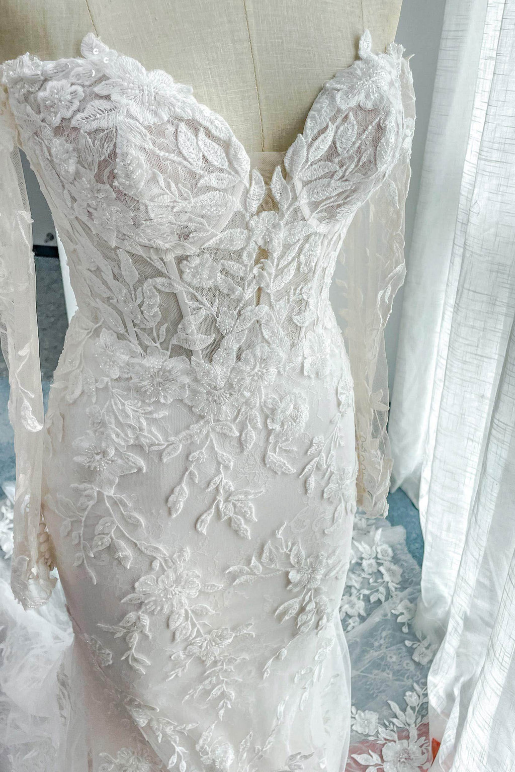 Elegant Trumpet Mermaid Chapel Train Lace Tulle Wedding Dress Wedding Dress