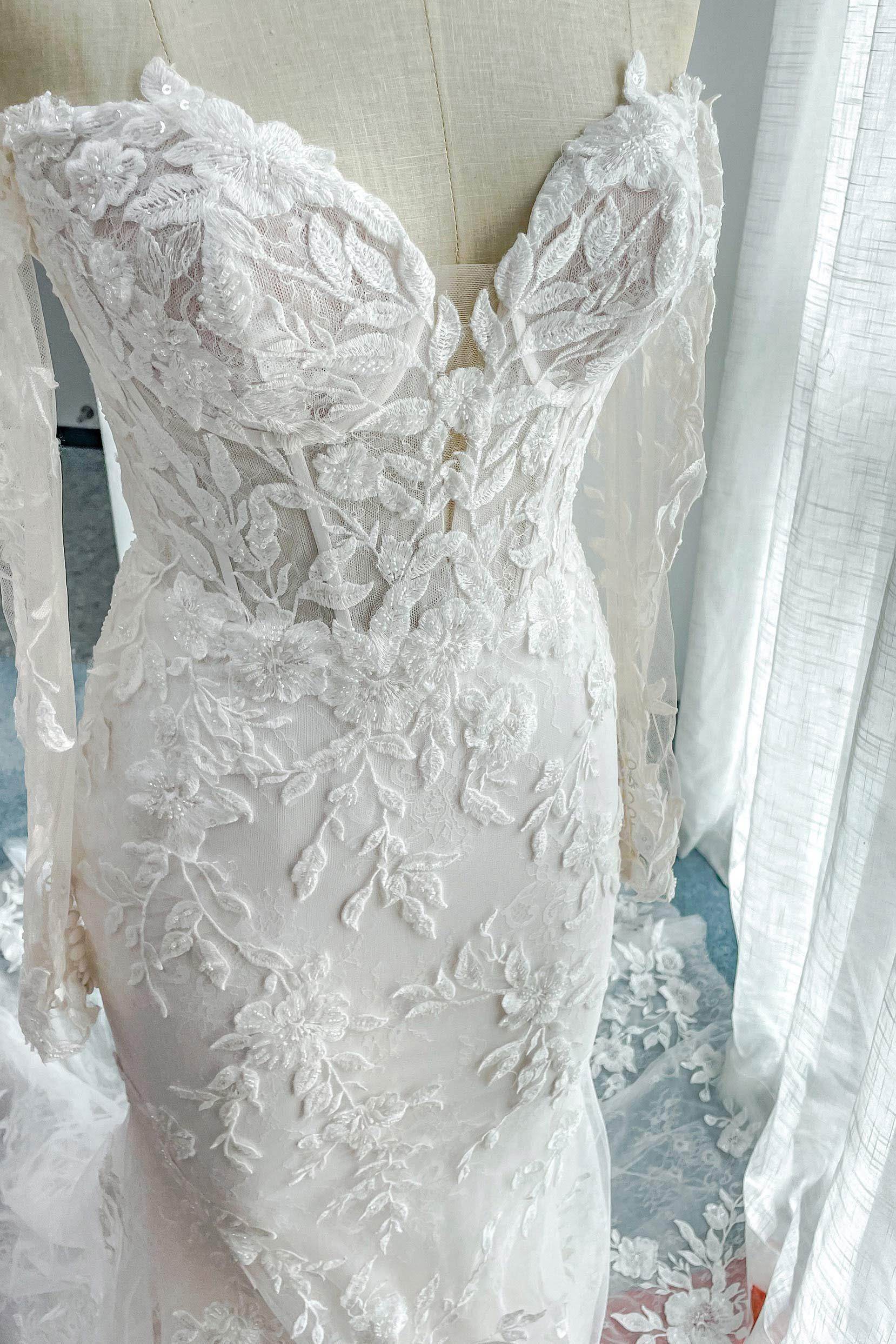 Elegant Trumpet Mermaid Chapel Train Lace Tulle Wedding Dress Wedding Dress