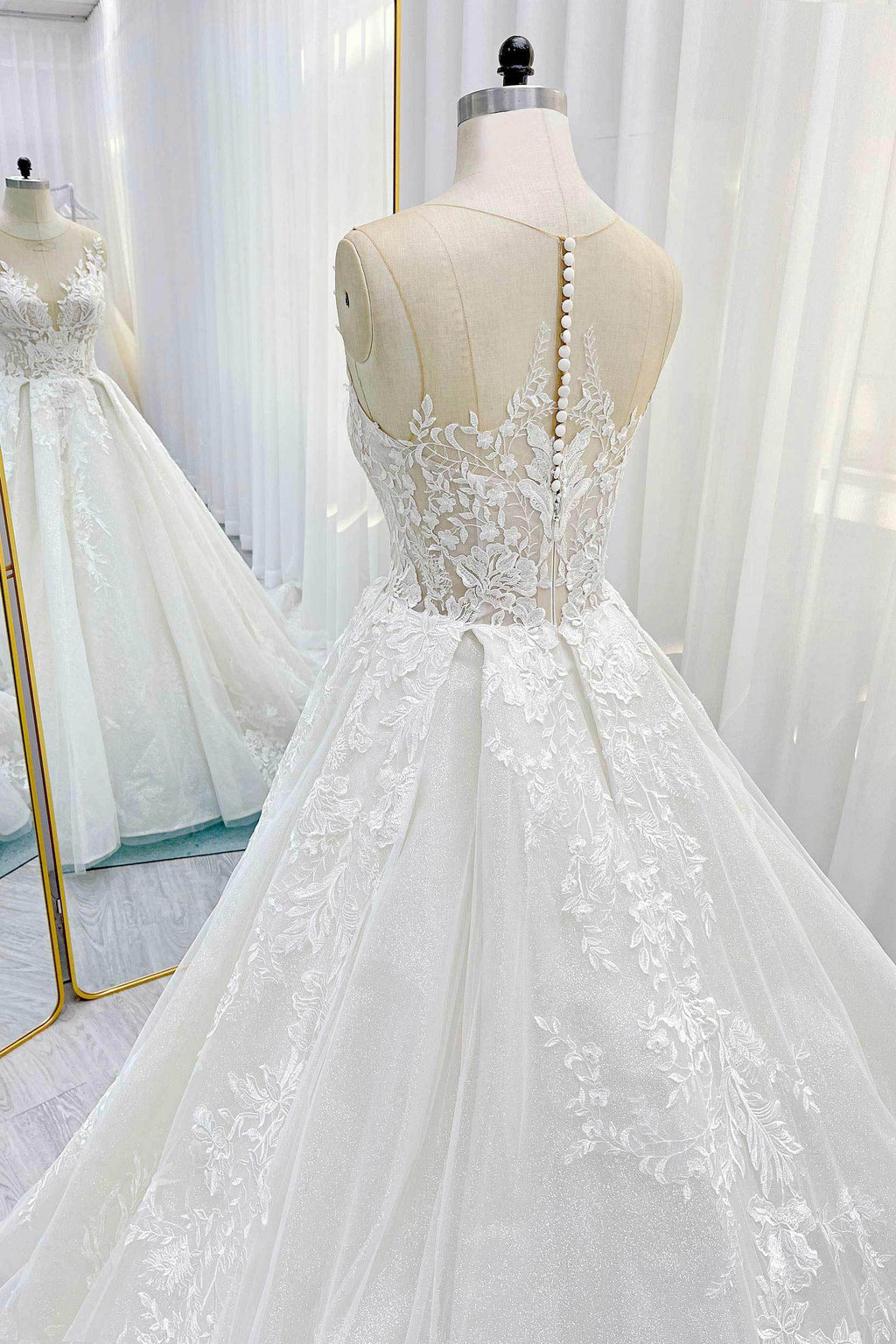 Elegant A Line Chapel Train Lace Tulle Wedding Dress Wedding Dress
