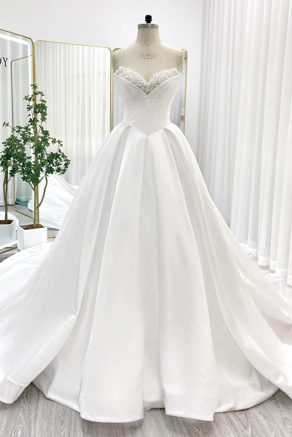 Elegant Ball Gown Chapel Train Satin Wedding Dress Wedding Dress