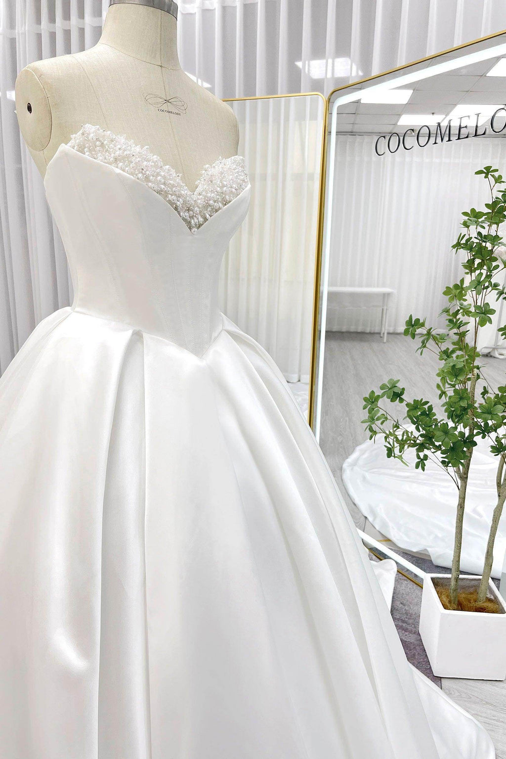 Elegant Ball Gown Chapel Train Satin Wedding Dress Wedding Dress