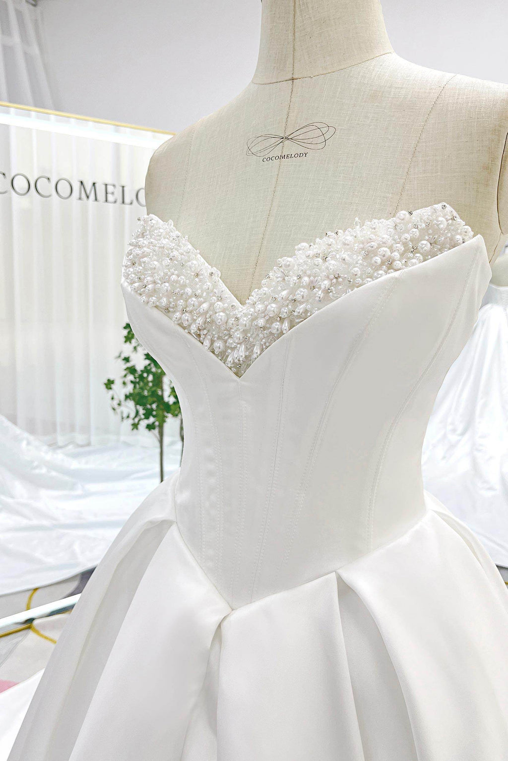 Elegant Ball Gown Chapel Train Satin Wedding Dress Wedding Dress