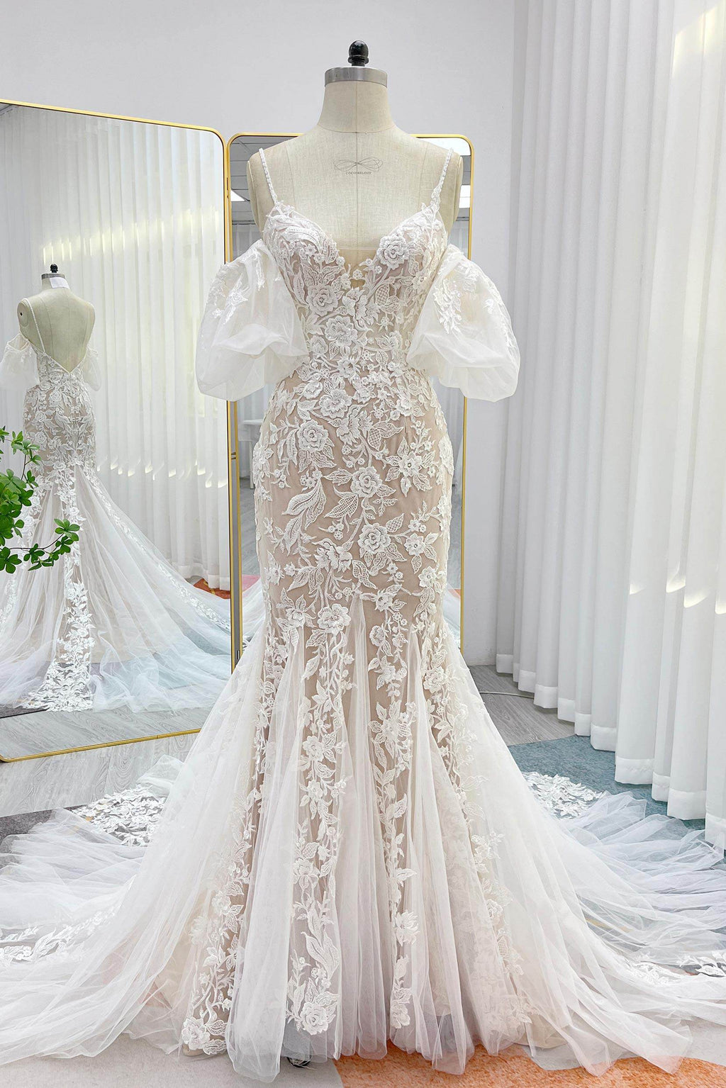 Elegant Trumpet Mermaid Chapel Train Lace Tulle Wedding Dress Wedding Dress