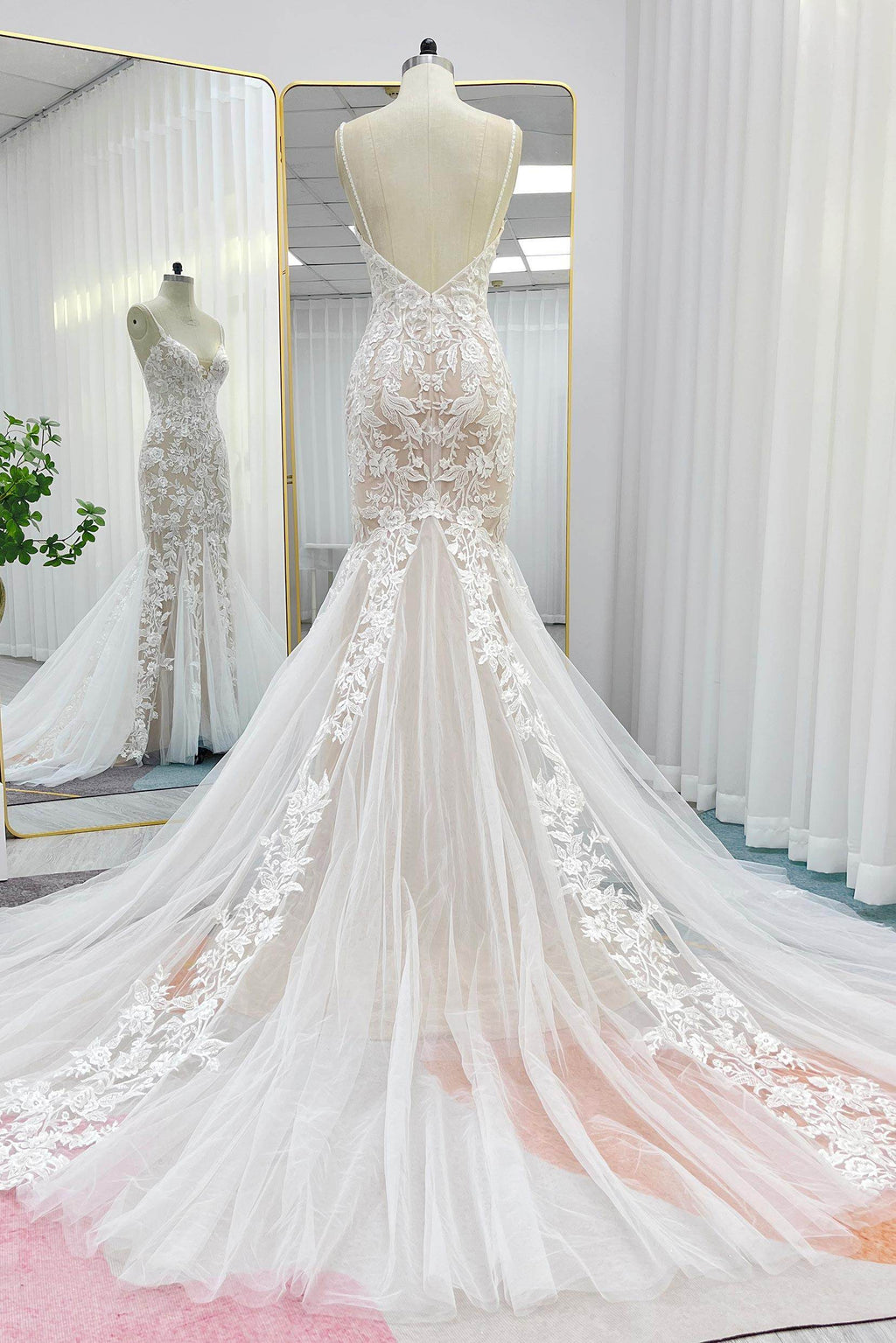 Elegant Trumpet Mermaid Chapel Train Lace Tulle Wedding Dress Wedding Dress