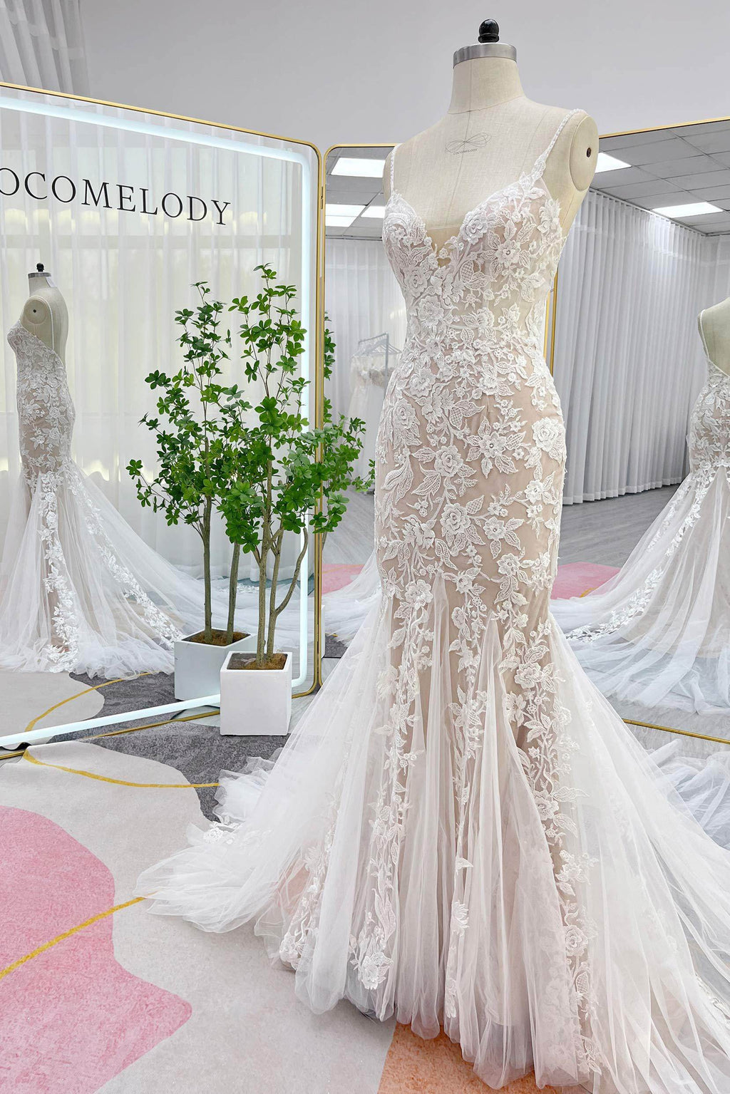Elegant Trumpet Mermaid Chapel Train Lace Tulle Wedding Dress Wedding Dress
