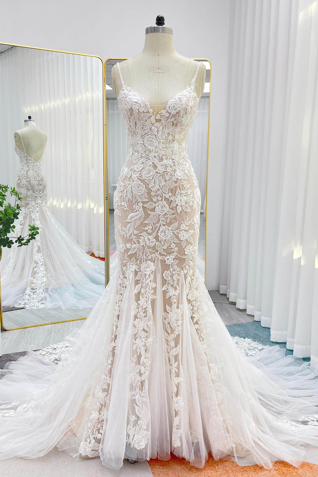 Elegant Trumpet Mermaid Chapel Train Lace Tulle Wedding Dress Wedding Dress