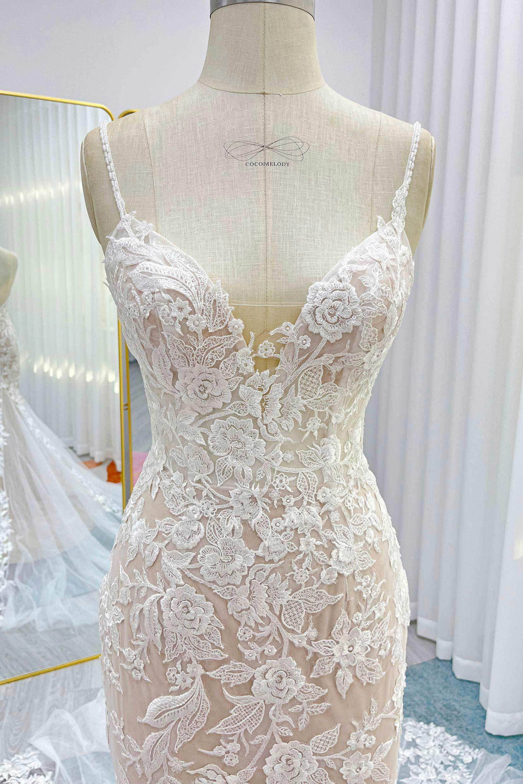 Elegant Trumpet Mermaid Chapel Train Lace Tulle Wedding Dress Wedding Dress