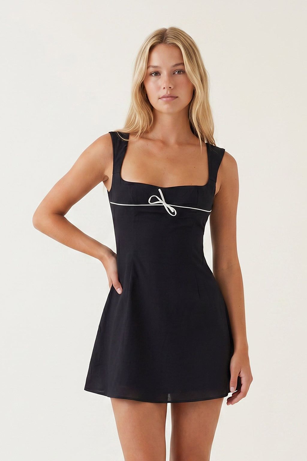 Zenobia Black side view homecoming dress