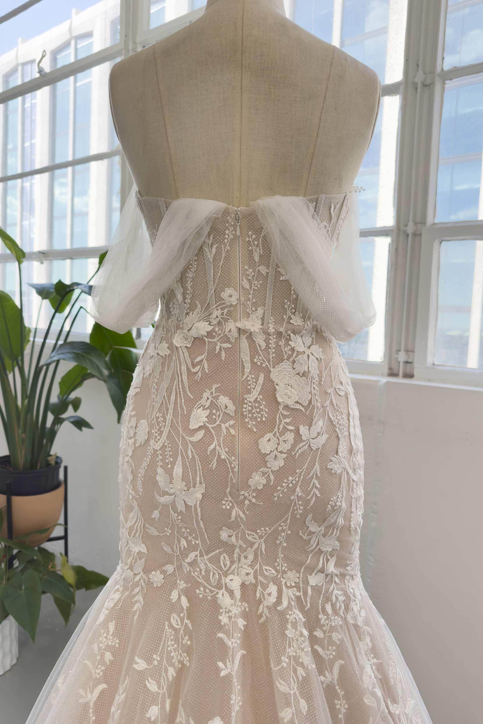 Elegant Trumpet Mermaid Court Train Lace Tulle Wedding Dress Wedding Dress