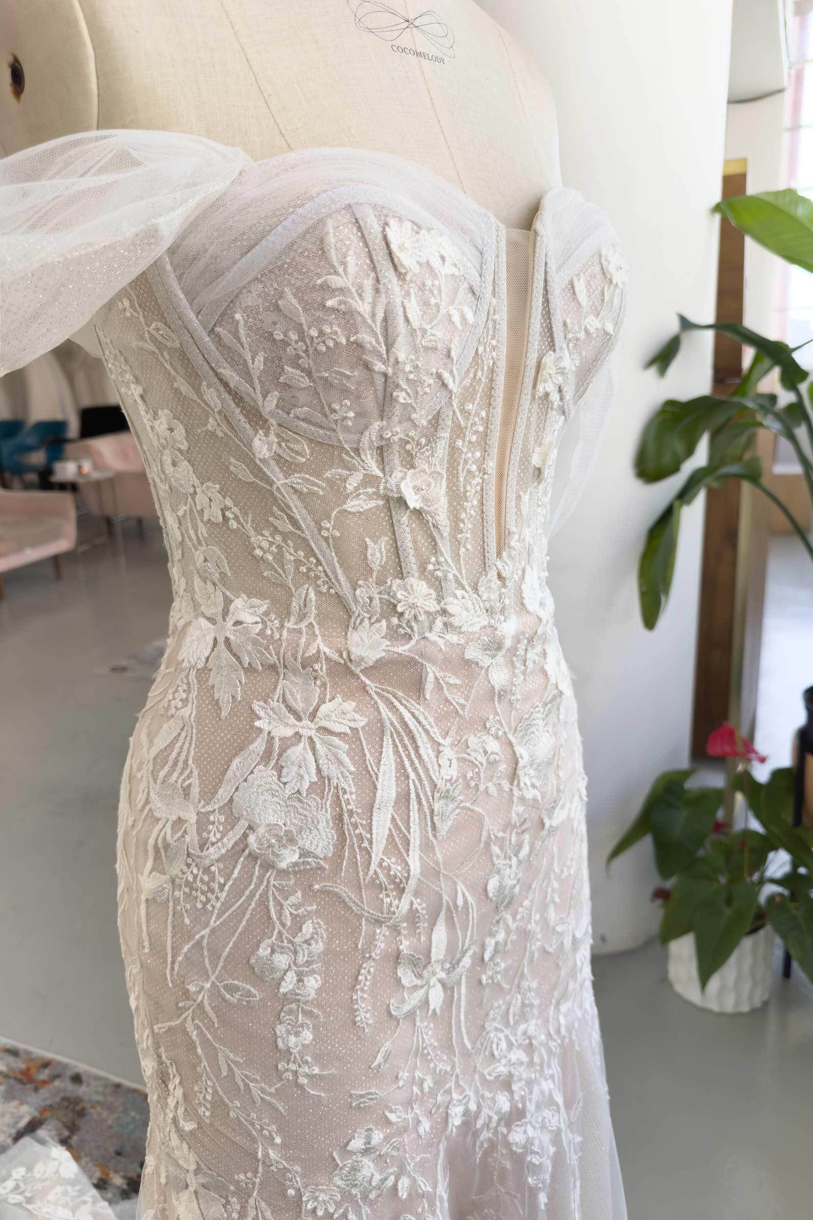 Elegant Trumpet Mermaid Court Train Lace Tulle Wedding Dress Wedding Dress