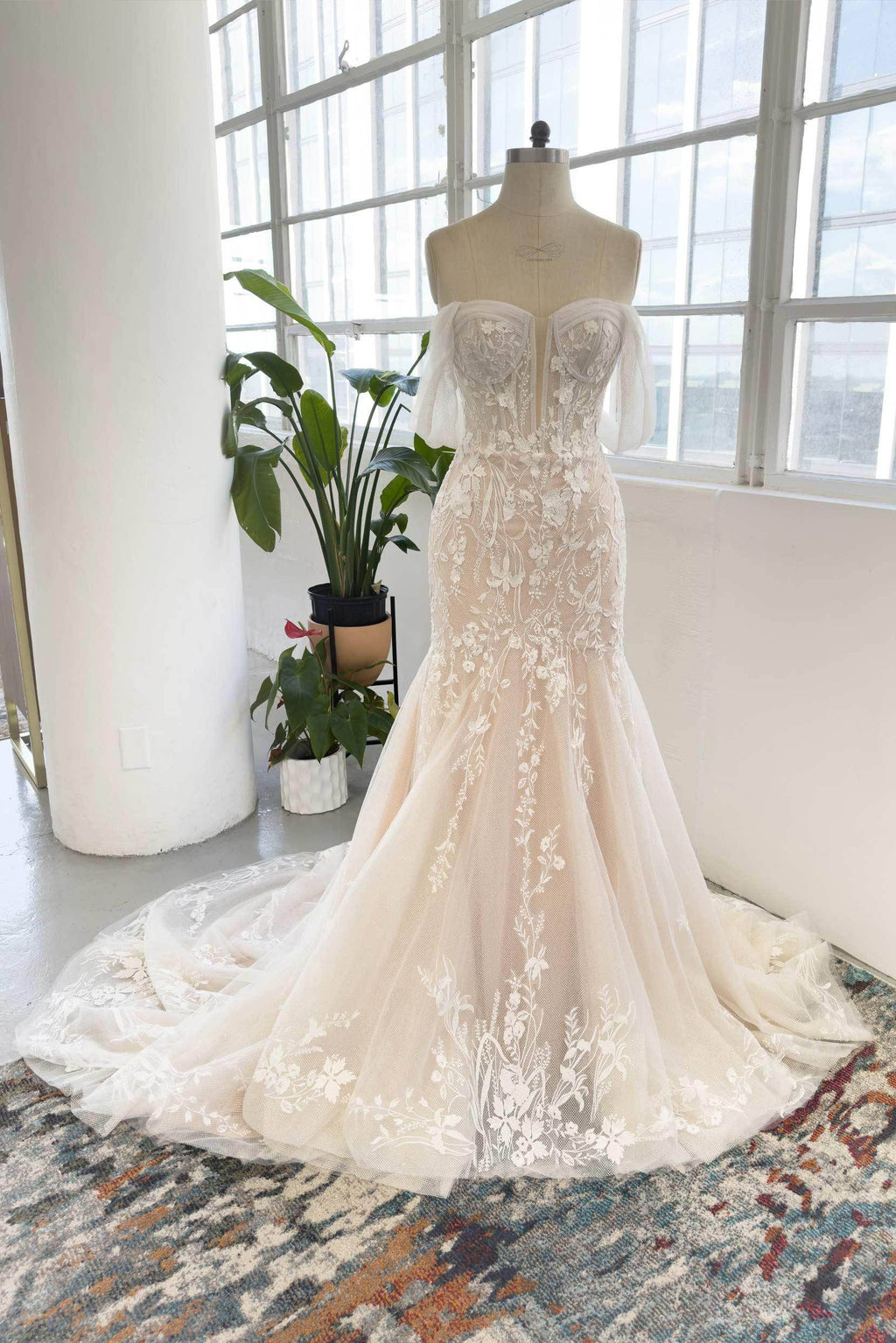 Elegant Trumpet Mermaid Court Train Lace Tulle Wedding Dress Wedding Dress