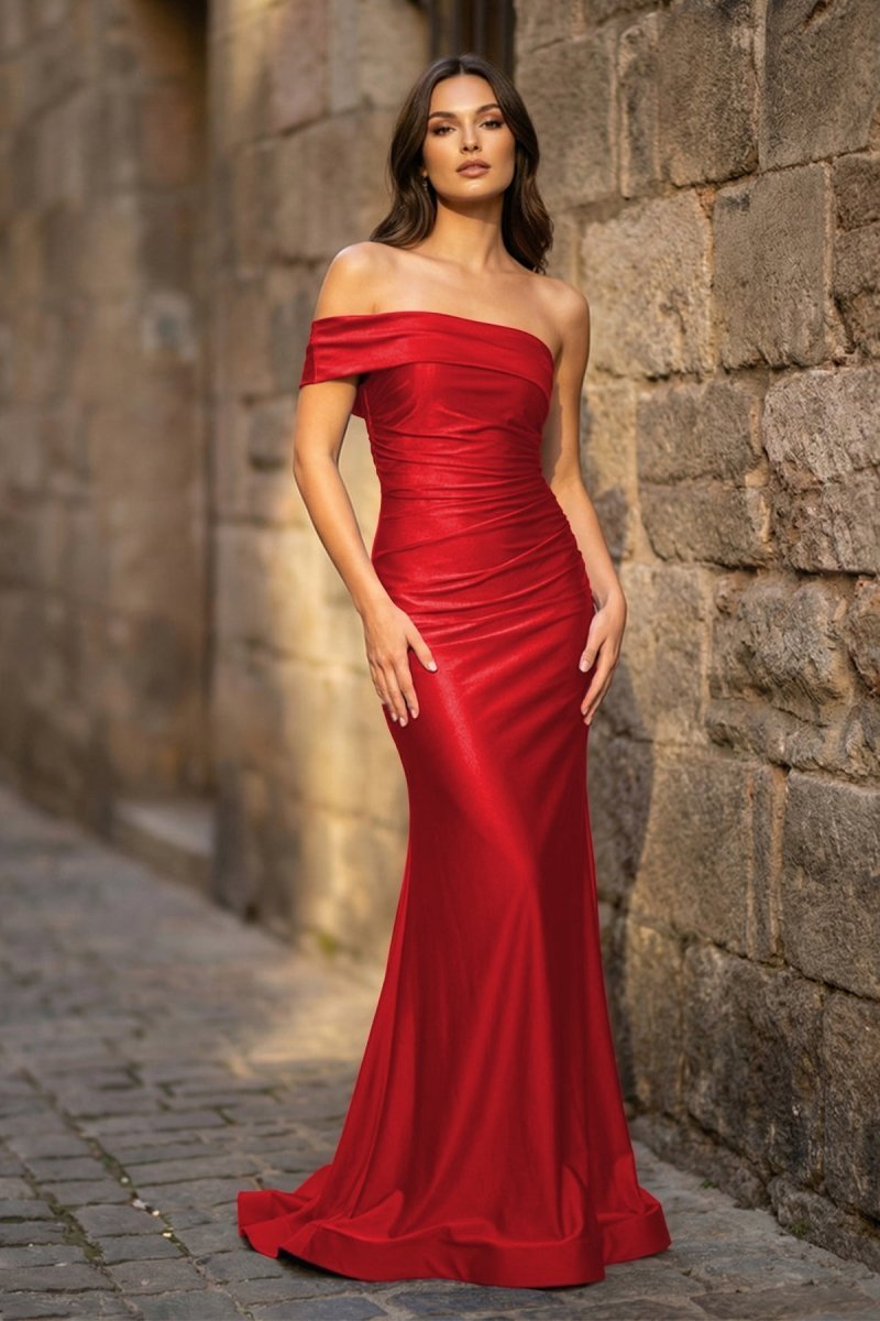 Dorothea Jade Red front view prom dress