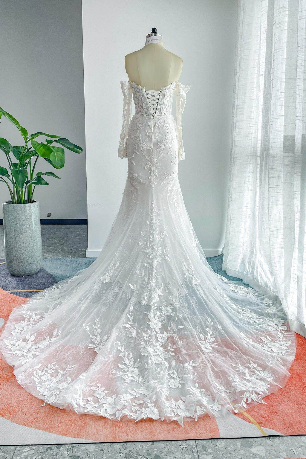 Elegant Trumpet Mermaid Chapel Train Lace Tulle Wedding Dress Wedding Dress