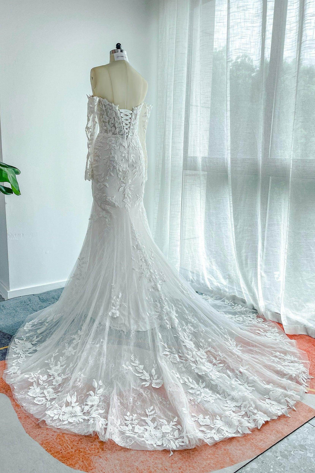 Elegant Trumpet Mermaid Chapel Train Lace Tulle Wedding Dress Wedding Dress