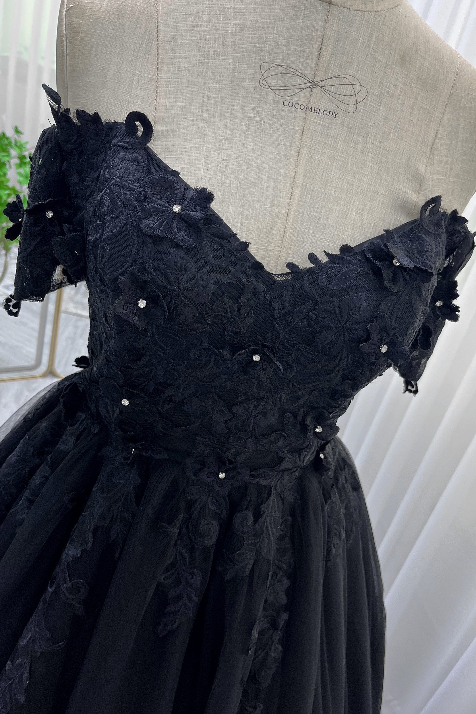 Elegant A Line Sweep Brush Train Tulle Gothic Wedding Dress Wedding Dress