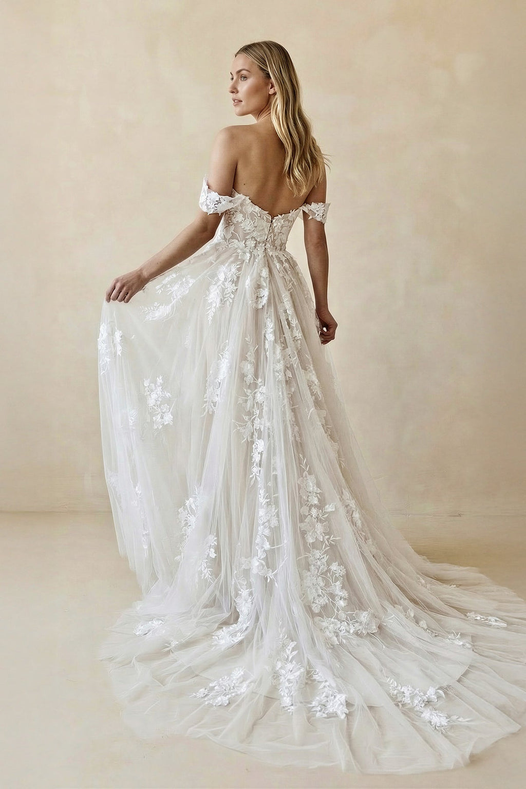 White Lace A-Line Wedding Dress with Sweetheart Neckline and Appliques