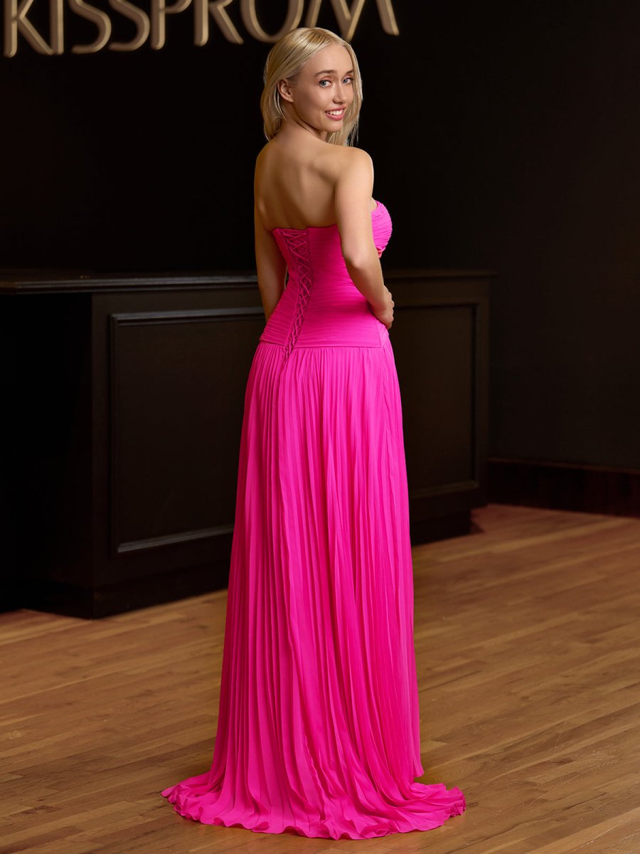 Fuchsia Chiffon A-Line Evening Dress with Sweetheart Neckline and Pleated Detail