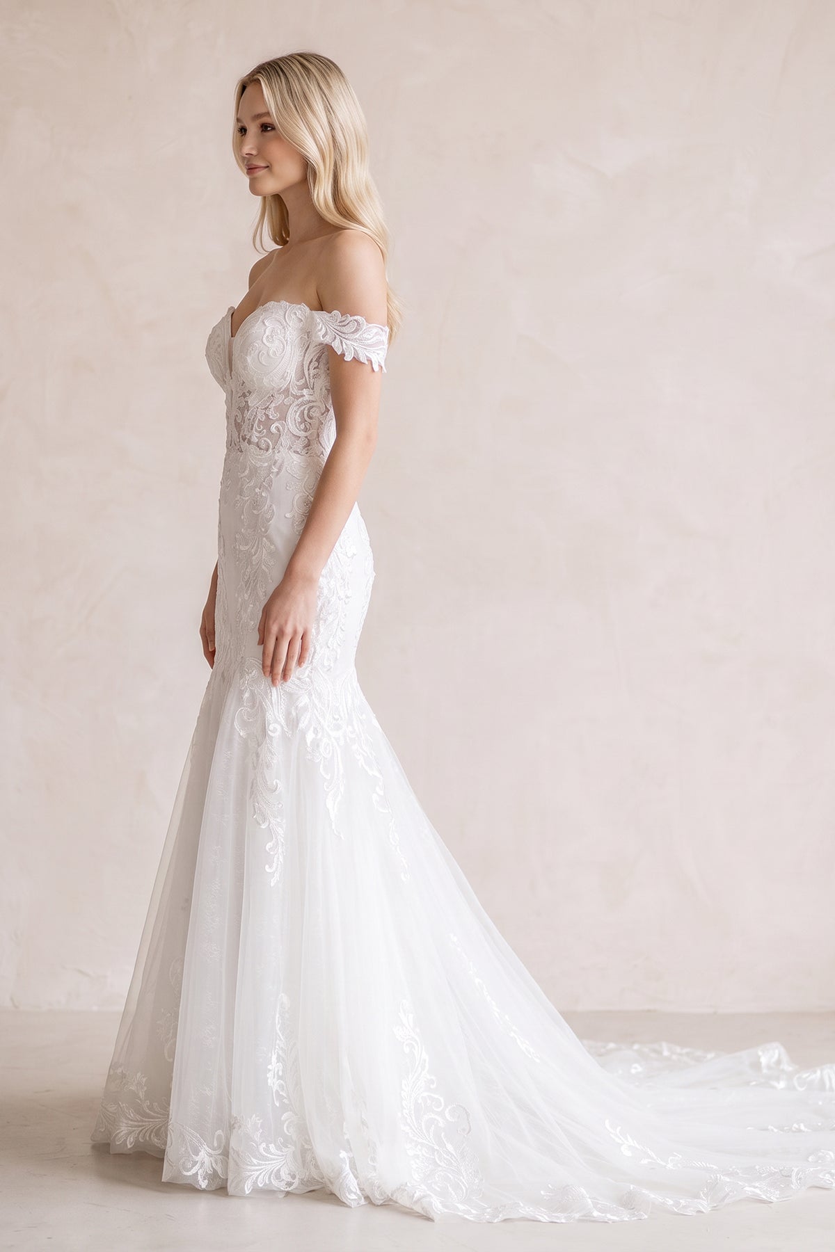 Diamond White Tulle Mermaid Wedding Dress with Strapless Neckline and Appliques